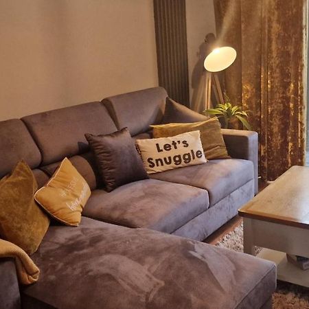 Country Style, 2 Bedroom House, Parking And Superb Location NWI Kültér fotó