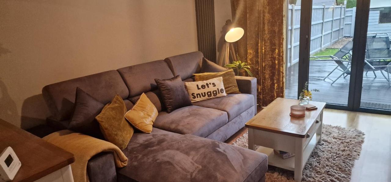 Country Style, 2 Bedroom House, Parking And Superb Location NWI Kültér fotó