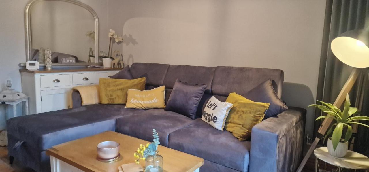 Country Style, 2 Bedroom House, Parking And Superb Location NWI Kültér fotó