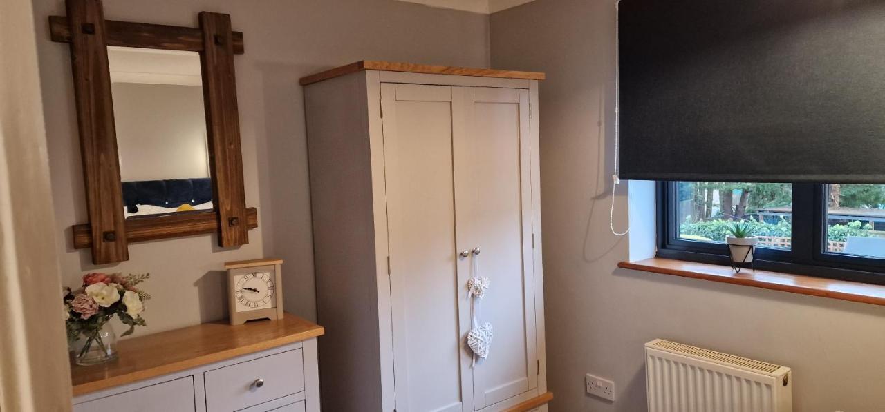 Country Style, 2 Bedroom House, Parking And Superb Location NWI Kültér fotó