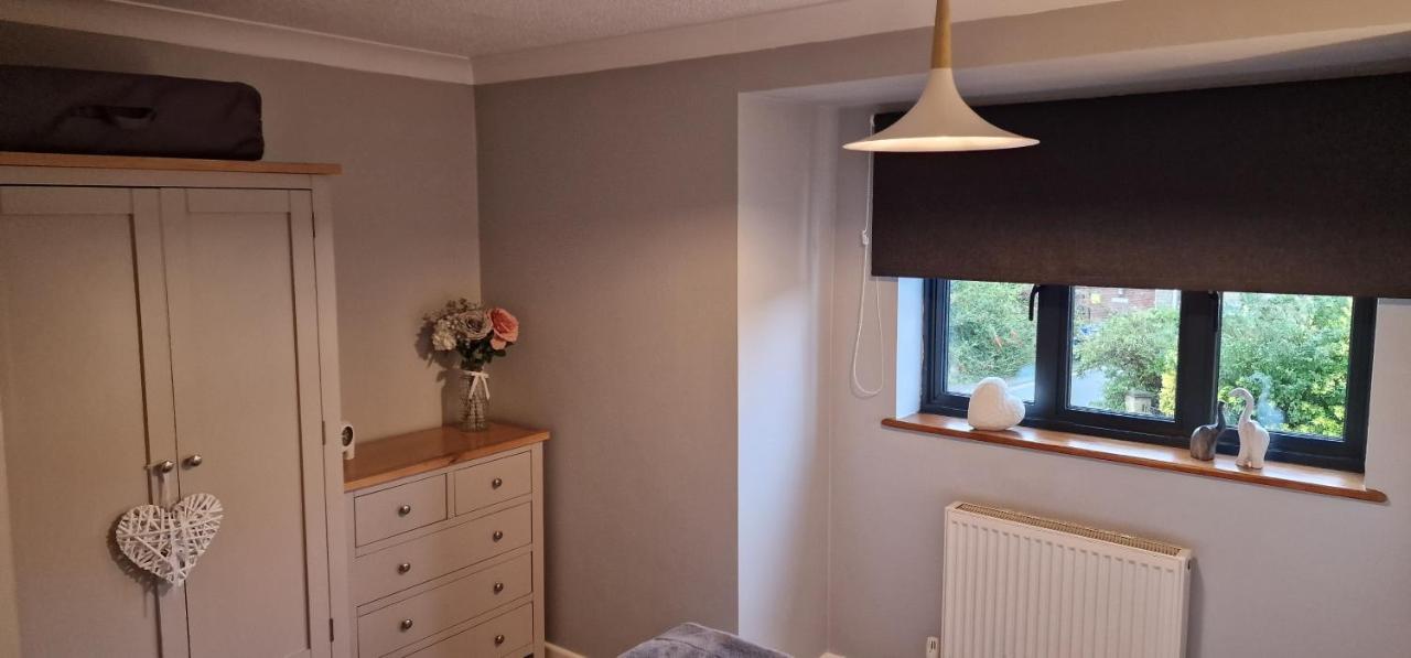 Country Style, 2 Bedroom House, Parking And Superb Location NWI Kültér fotó