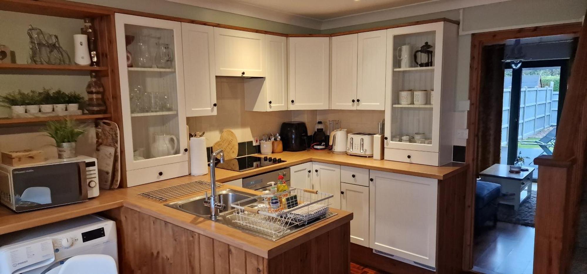 Country Style, 2 Bedroom House, Parking And Superb Location NWI Kültér fotó